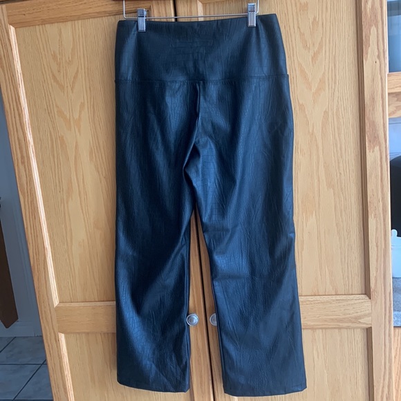 Joie Vegan Faux Leather Alligator Print Tummy Control Black Pants Size M - Picture 7 of 15